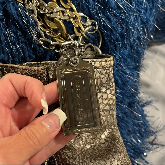 Beautiful metallic coach bag with two coach tags included - Picture 2 of 8